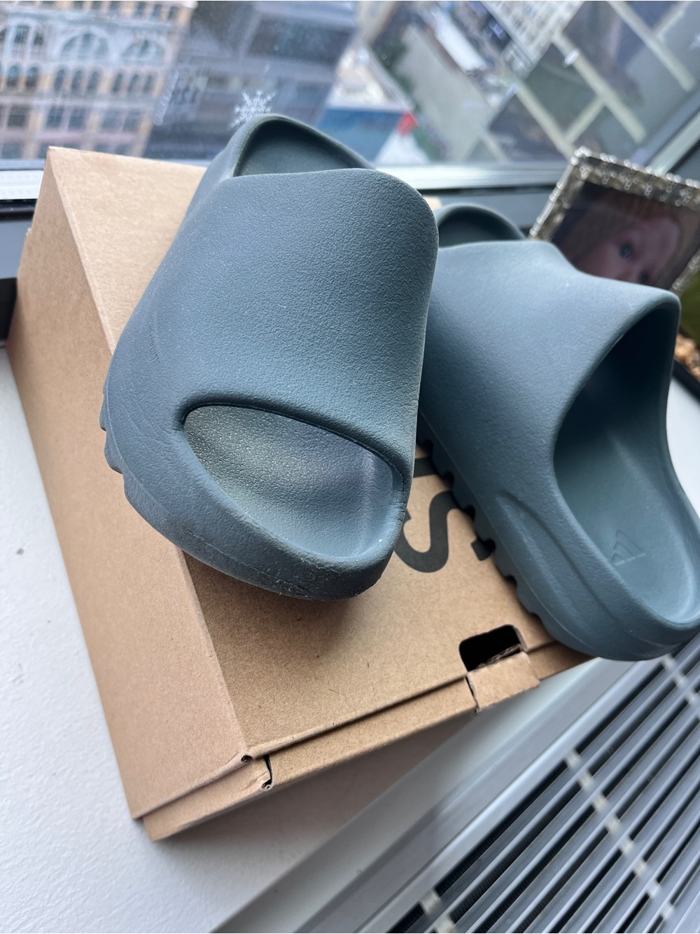 Yeezy slides size 12k